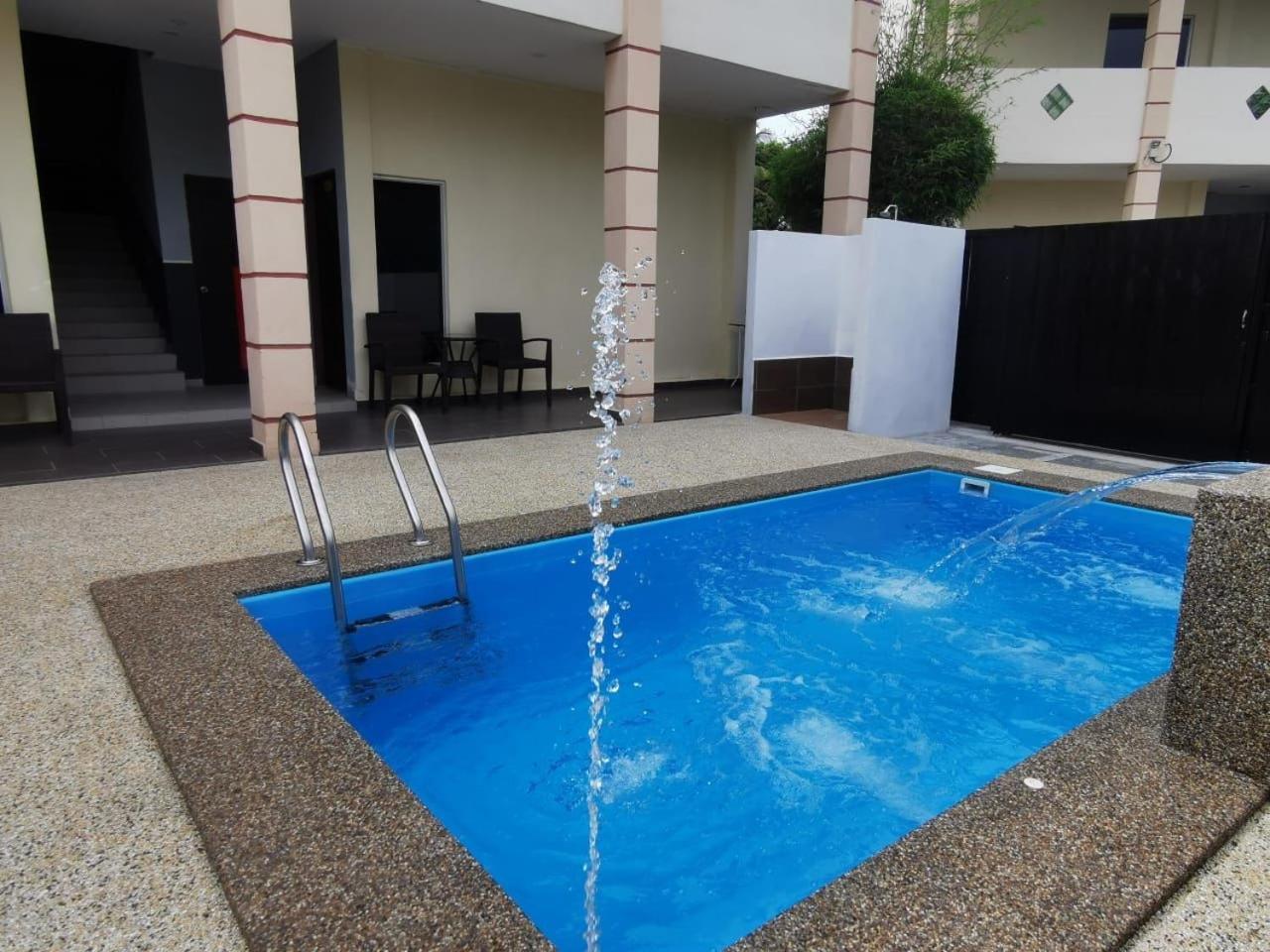 Adina Drive-In Motel Cenang - Managed By Shell Out Resort Pantai Cenang  Esterno foto